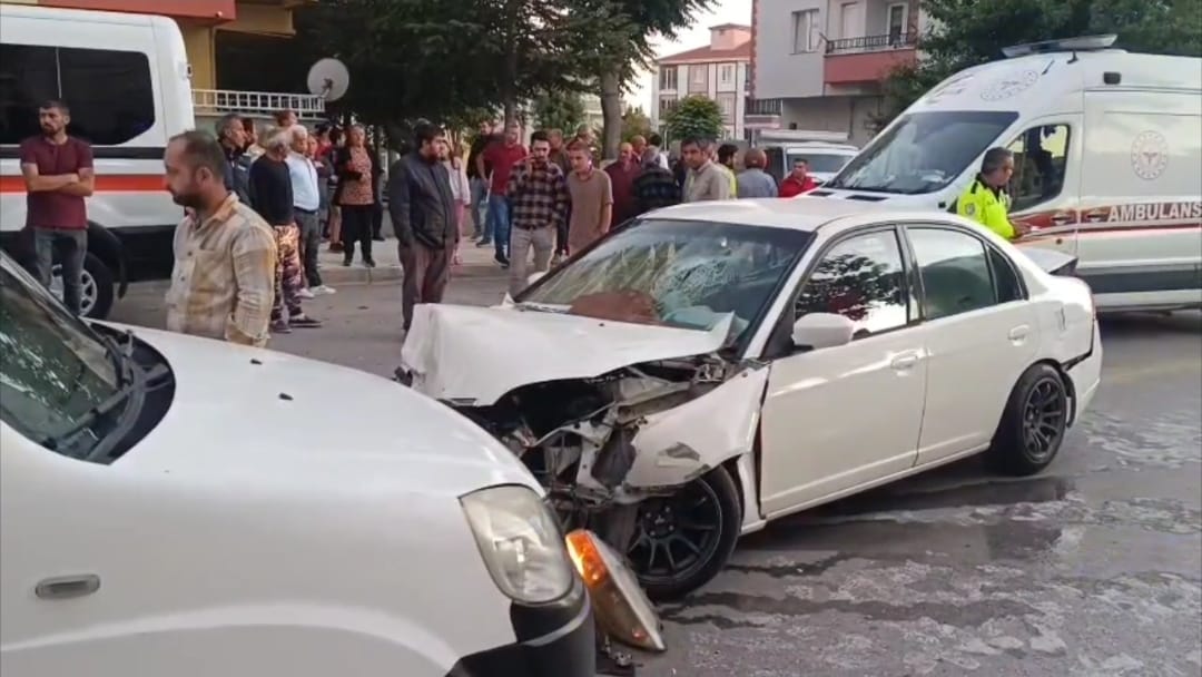 Çorum’da 3 araç çarpıştı: 4 yaralı