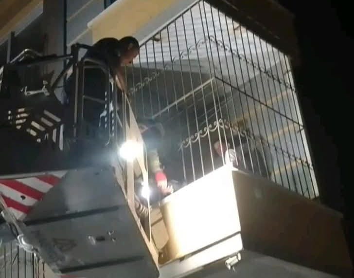 Elektrik panosundan çıkan yangında 50 kişi kurtarıldı