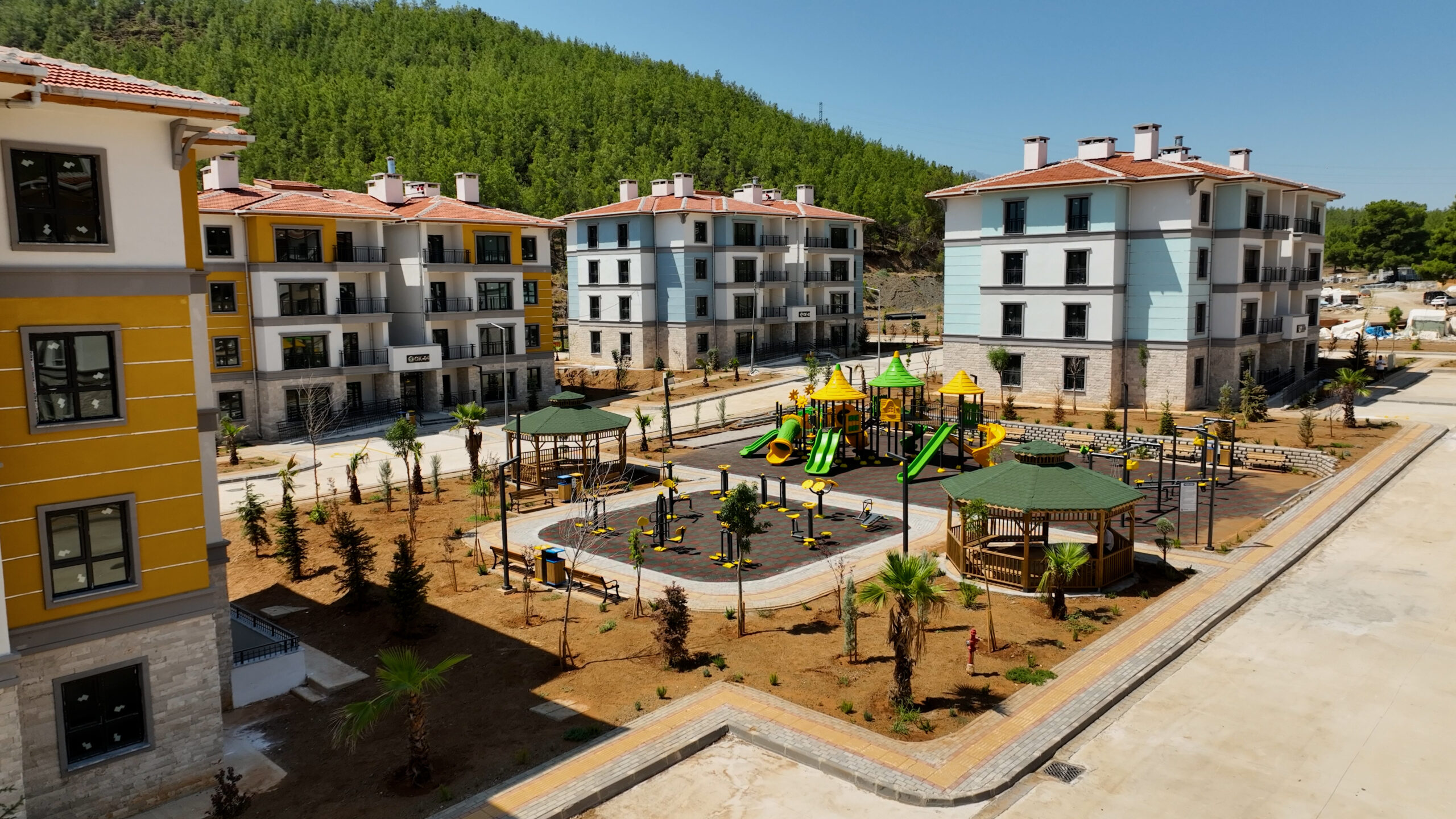 Bakan Kurum, Muğla Seydikemer’de Tamamlanan TOKİ Konutlarını Paylaştı