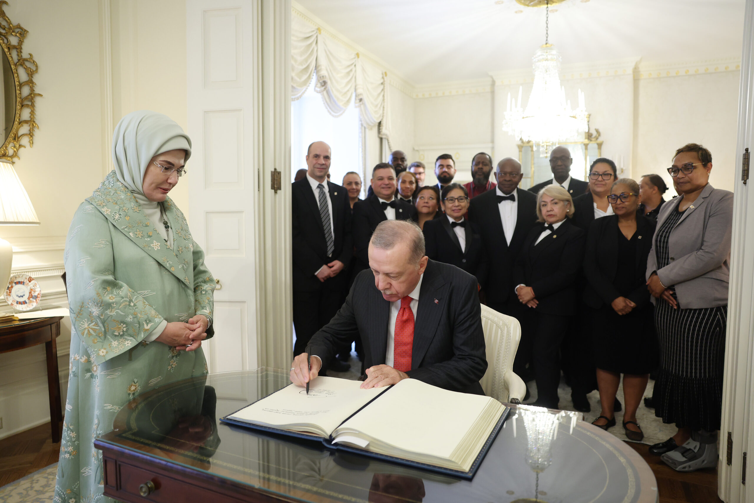 Cumhurbaşkanı Erdoğan Ve Eşi Emine Erdoğan, Blair House Çalışanlarıyla Buluştu