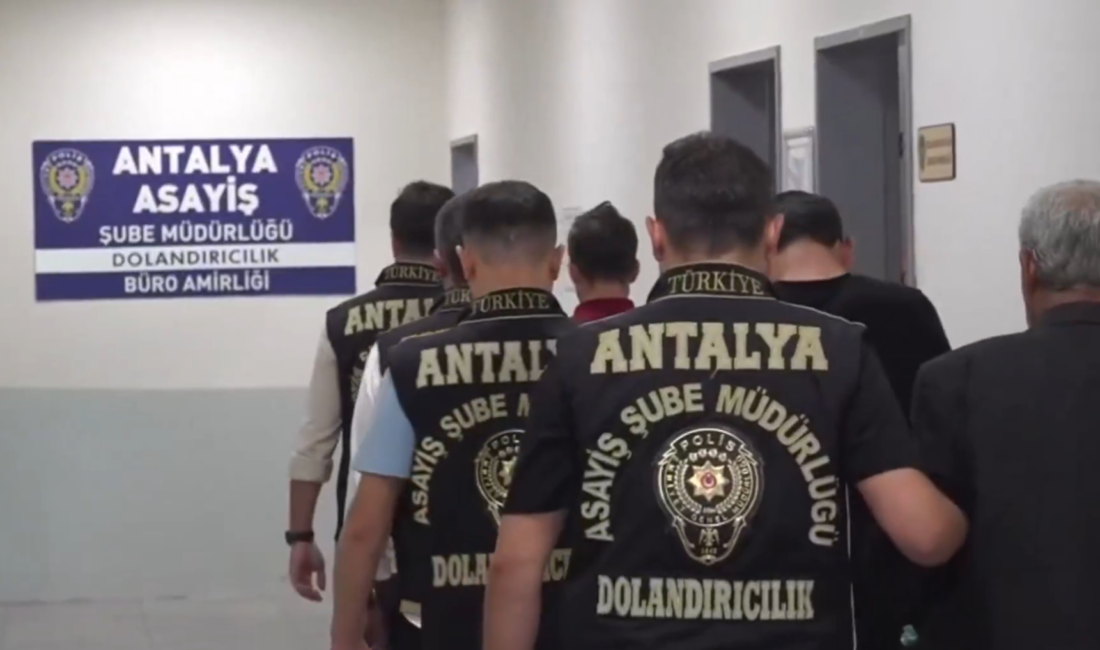 Bakan Yerlikaya: Dolandırıcılık Şebekelerine Yönelik Operasyonlarda 64 Kişi Tutuklandı İçişleri Bakanı Ali Yerlikaya,