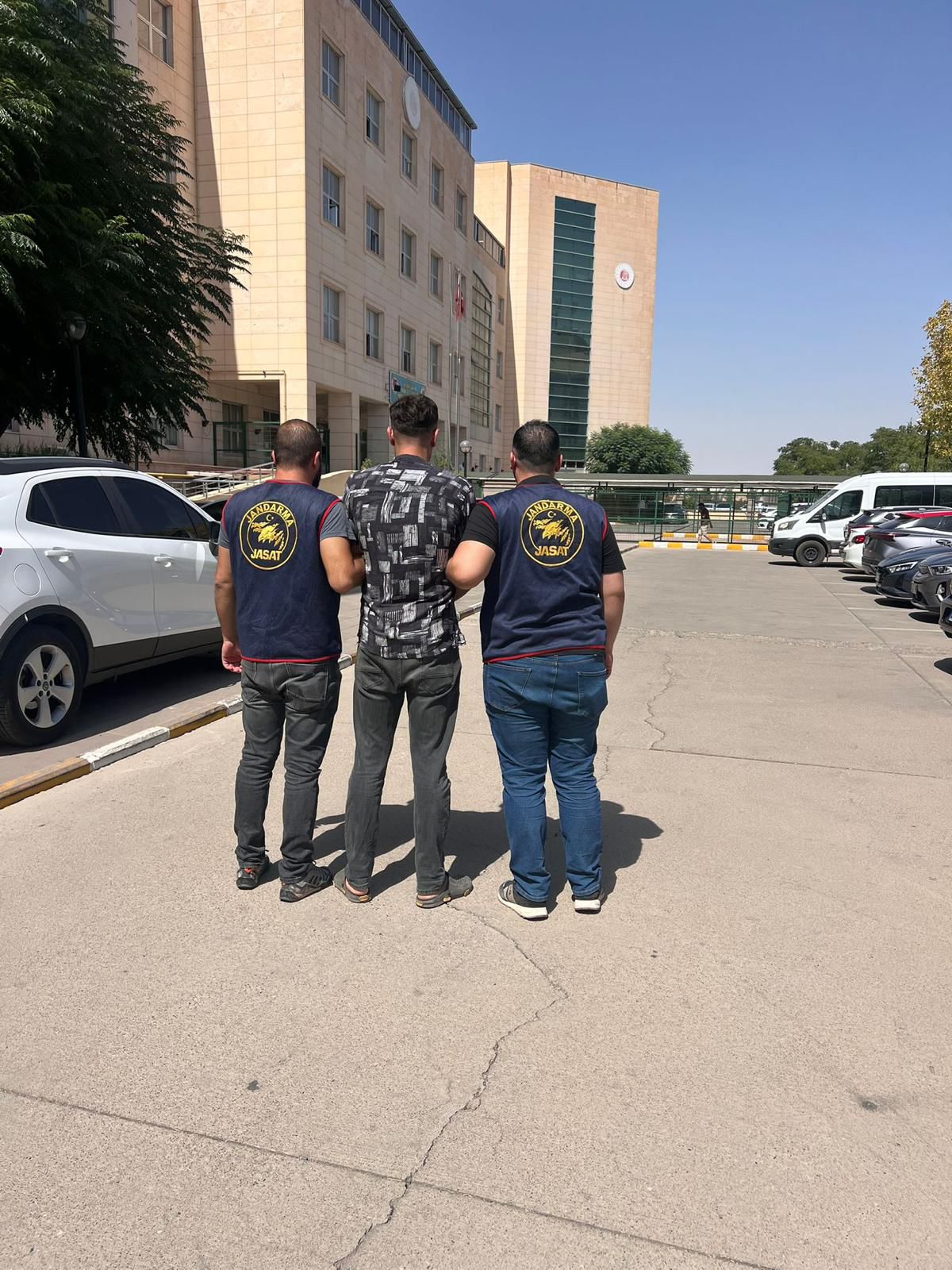 Diyarbakır’da Jandarma Operasyonlarında 63 Kişi Yakalandı