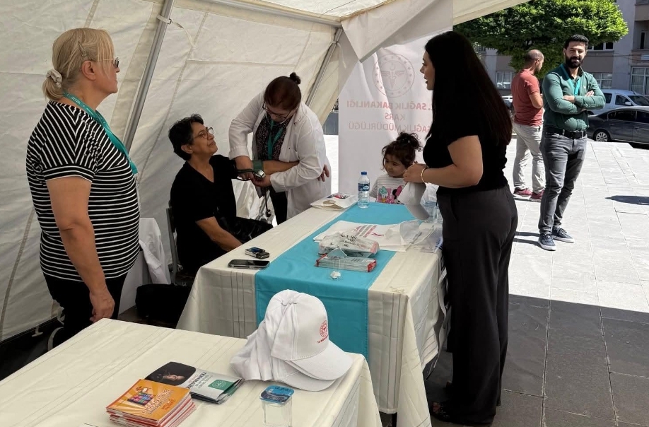 Kars’ta Halk Sağlığı Haftası Etkinlikleri: “Size En Yakın Hekiminiz Aile Hekiminiz”