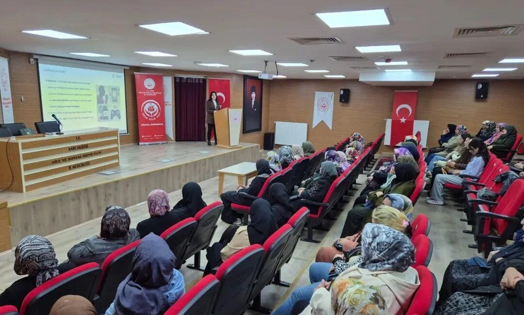 Kars Yeşilay’dan Kadınlara Yönelik Bağımlılıkla Mücadele Eğitimi CEM DAŞDELEN- KARS /