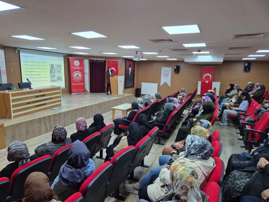 Kars Yeşilay’dan Kadınlara Yönelik Bağımlılıkla Mücadele Eğitimi