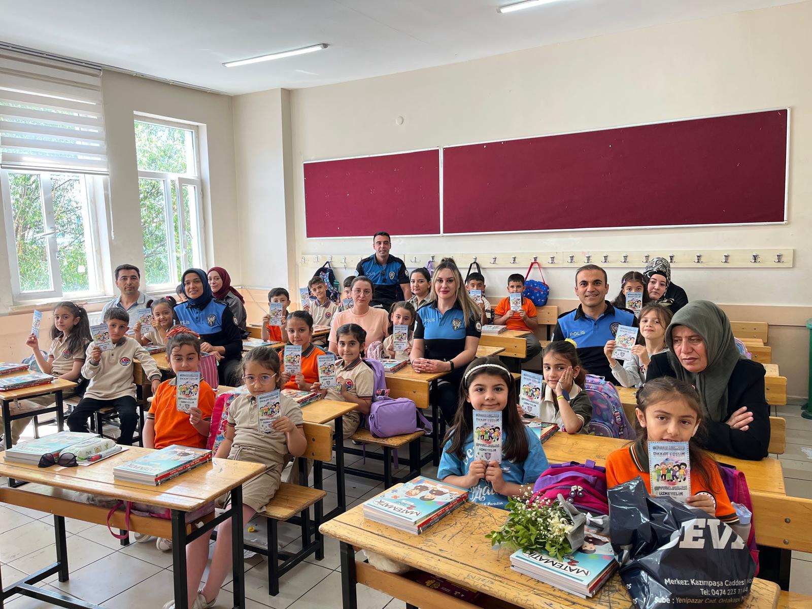 Kars Emniyet Müdürlüğü’nden Öğrencilere Güvenlik Eğitimi Desteği