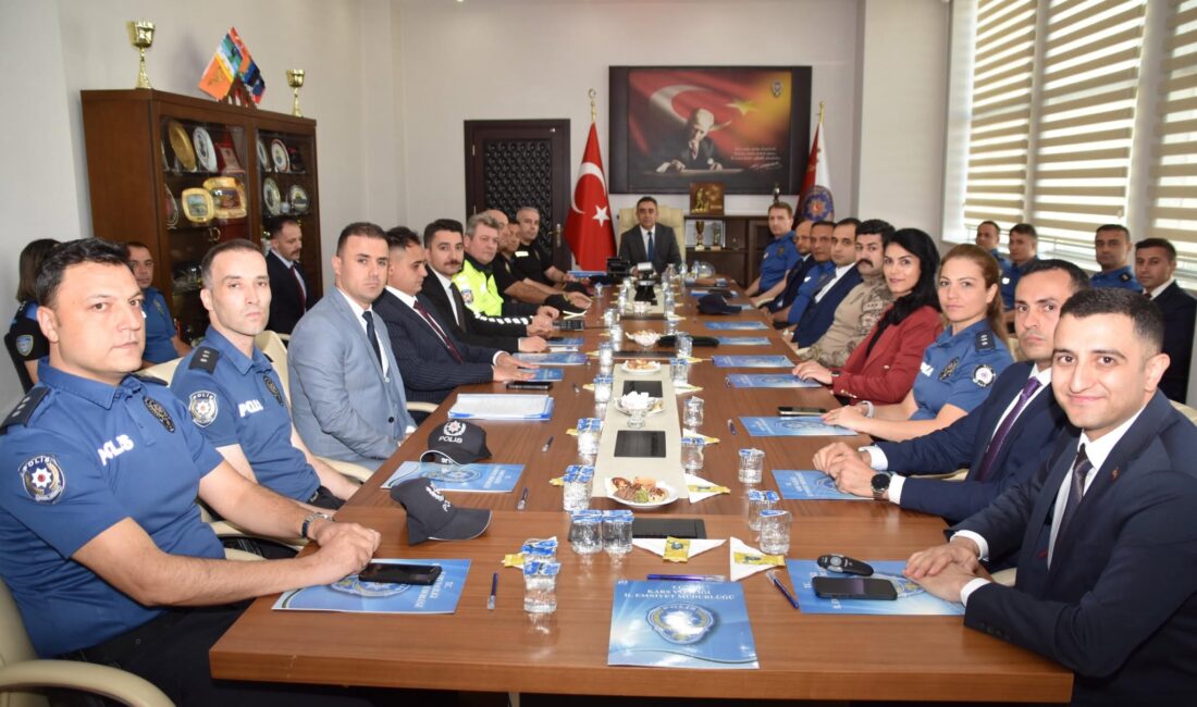 Kars Emniyeti, Genel Değerlendirme ve Bilgilendirme Toplantısı Gerçekleştirildi CEM DAŞDELEN- KARS /