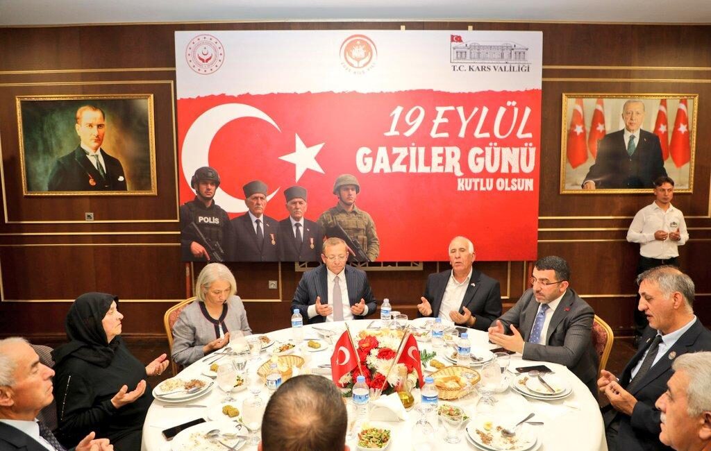 Vali Ziya Polat ve Milletvekili Adem Çalkın, Gaziler Günü’nde Şehit Aileleri ve Gazilerle Buluştu CEM DAŞDELEN- KARS /