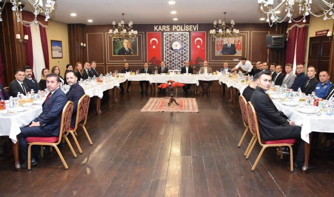 Emniyet Müdürü Mehmet Ömür Saka Onuruna Veda Yemeği Düzenlendi CEM DAŞDELEN- KARS /
