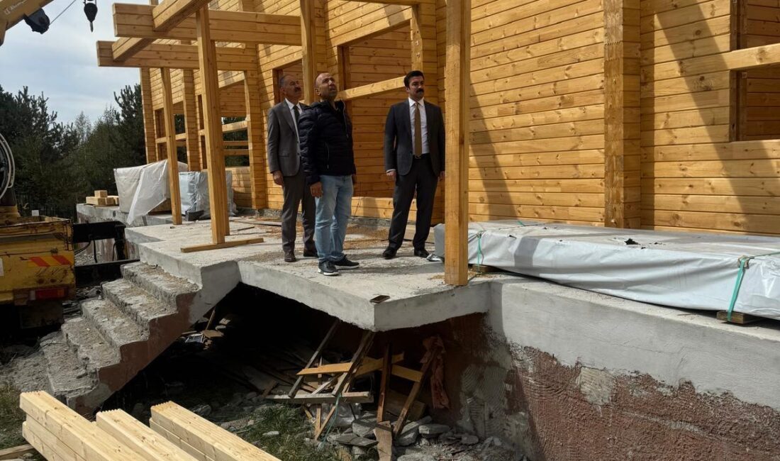 Kaymakam Akköz ve Başkan Elma’dan Kütük Ev Projesine Ziyaret CEM DAŞDELEN- KARS /