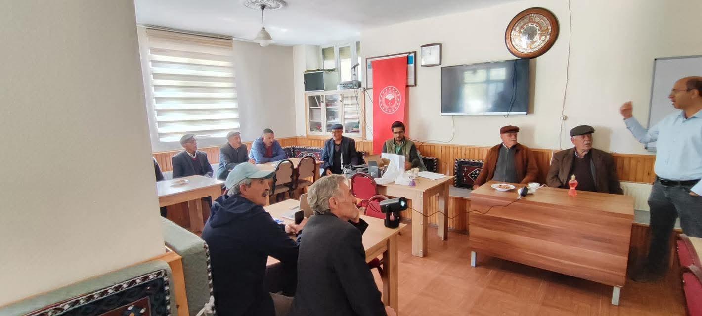 Kars’ta Çiftçilere Şarbon Eğitimi Verildi