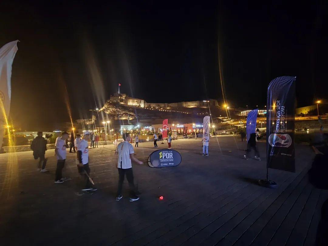 Kars Bedesten’de Badminton Coşkusu: Gençler Spora Doydu!