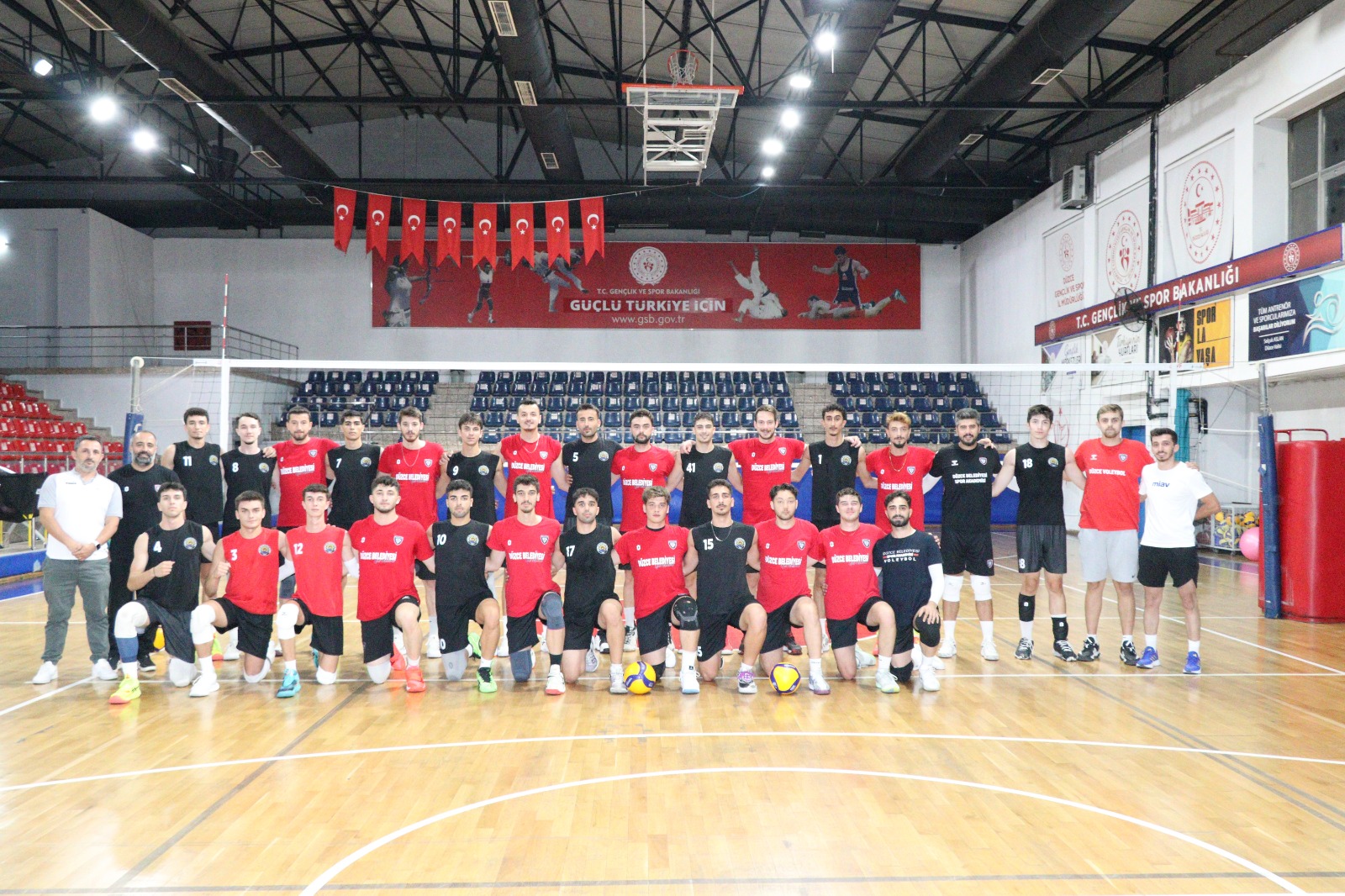 Spor Akademisi Voleybol Takımı Hazırlık Maçında Galip Geldi