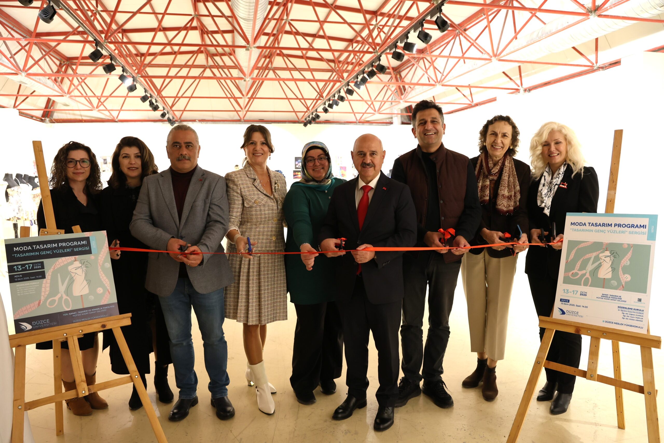 Düzce MYO Moda Tasarımı Öğrencilerinden İlham Veren Sergi: “Tasarımın Genç Yüzleri”