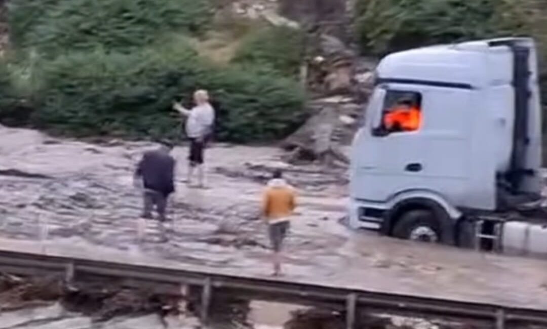 Payas’ta Şiddetli Yağmur Hayatı Felç Etti Hüseyin ZORKUN – HATAY