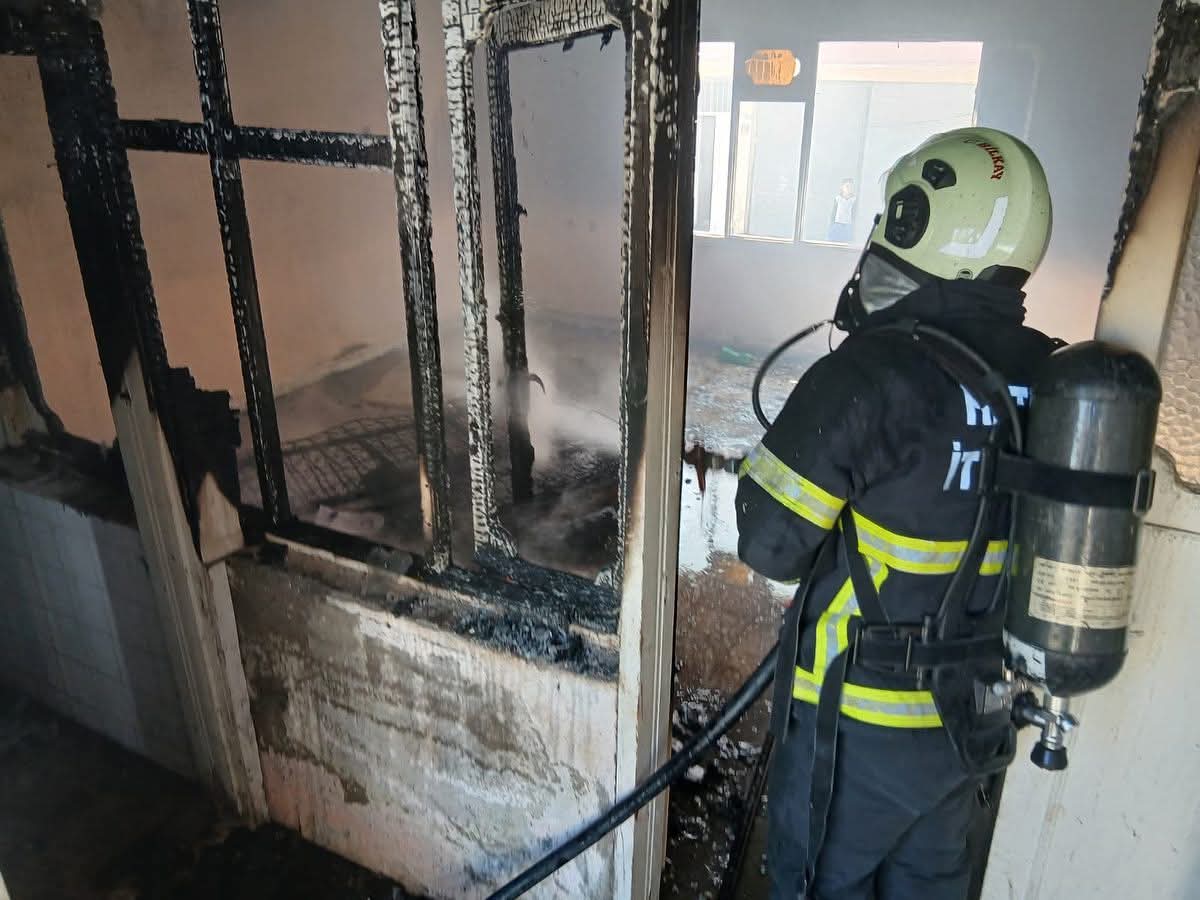 Kırıkhan’da Metruk Bina Yangını Korkuttu