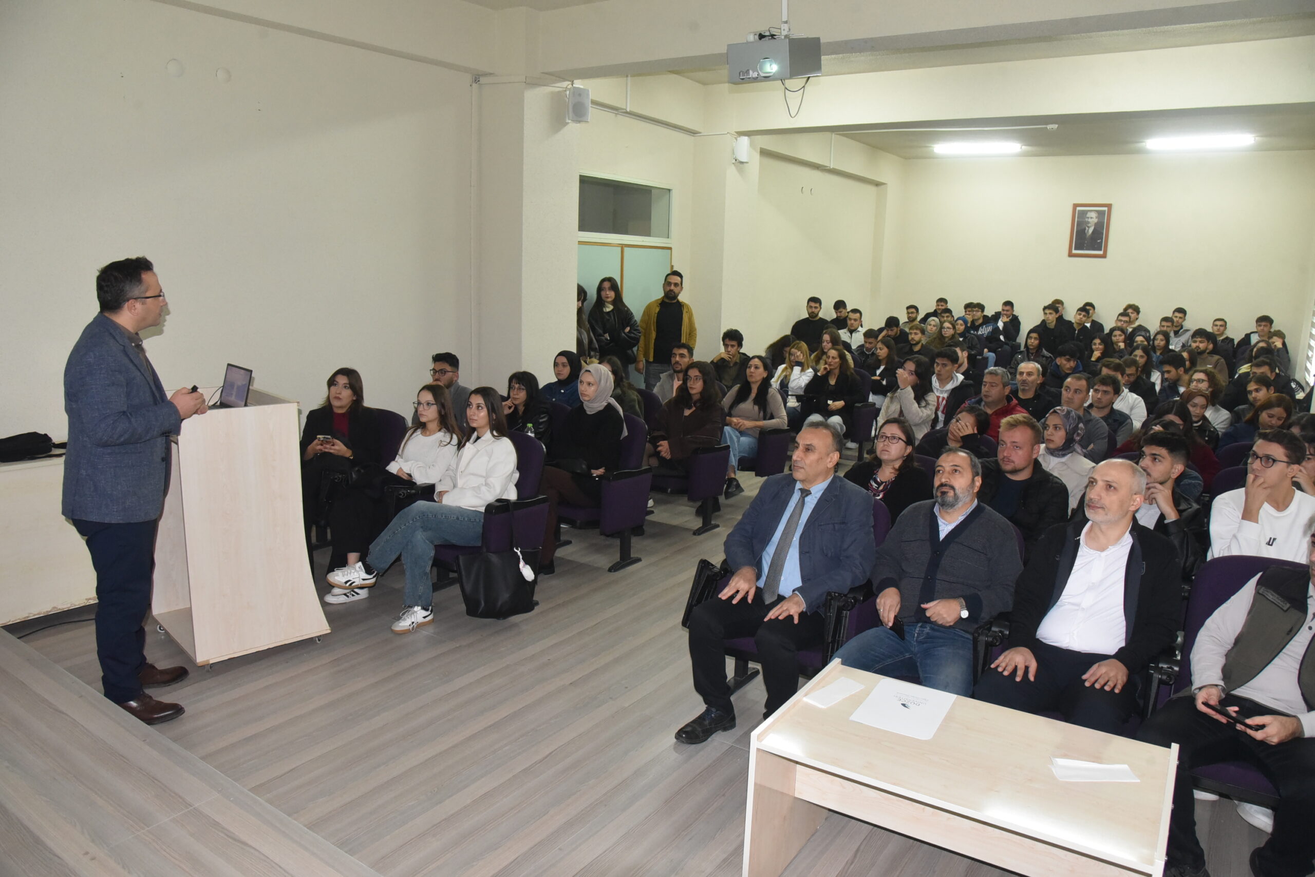 Düzce Üniversitesi Orman Fakültesi’nde “Plantasyon Ormancılığı ve Kavakçılık” Paneli Düzenlendi