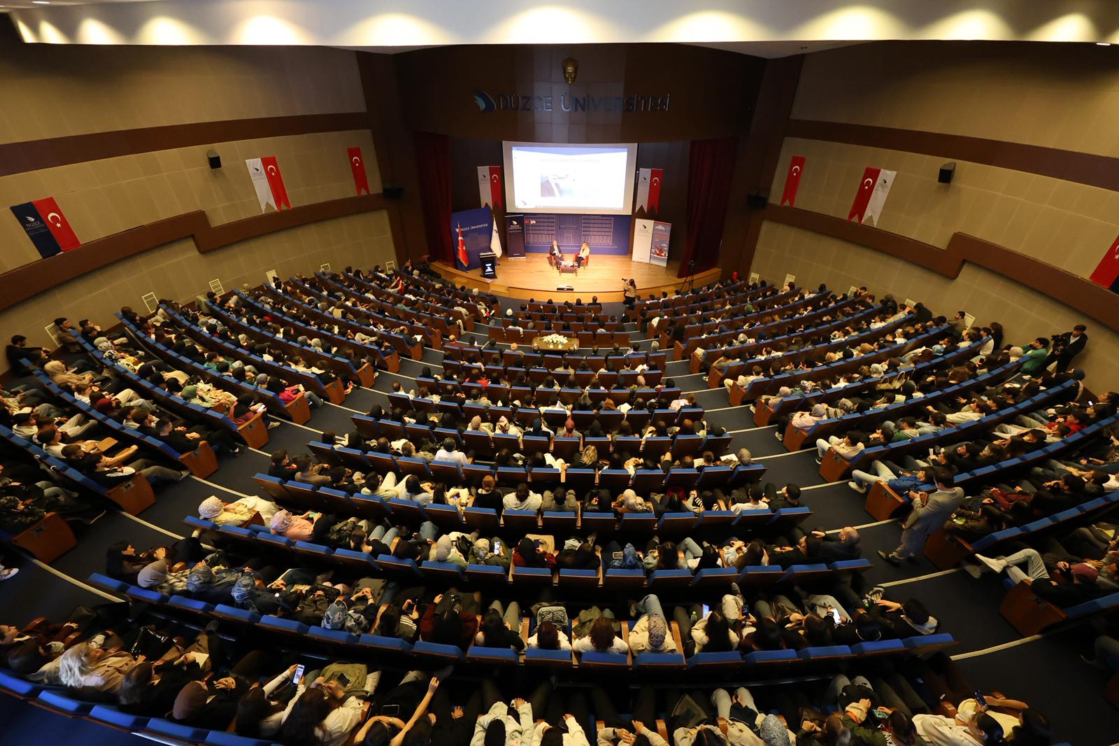 Düzce Üniversitesi’nde 2025-2026 Akademik Yılı İlk Rektör-Öğrenci Buluşması Gerçekleştirildi