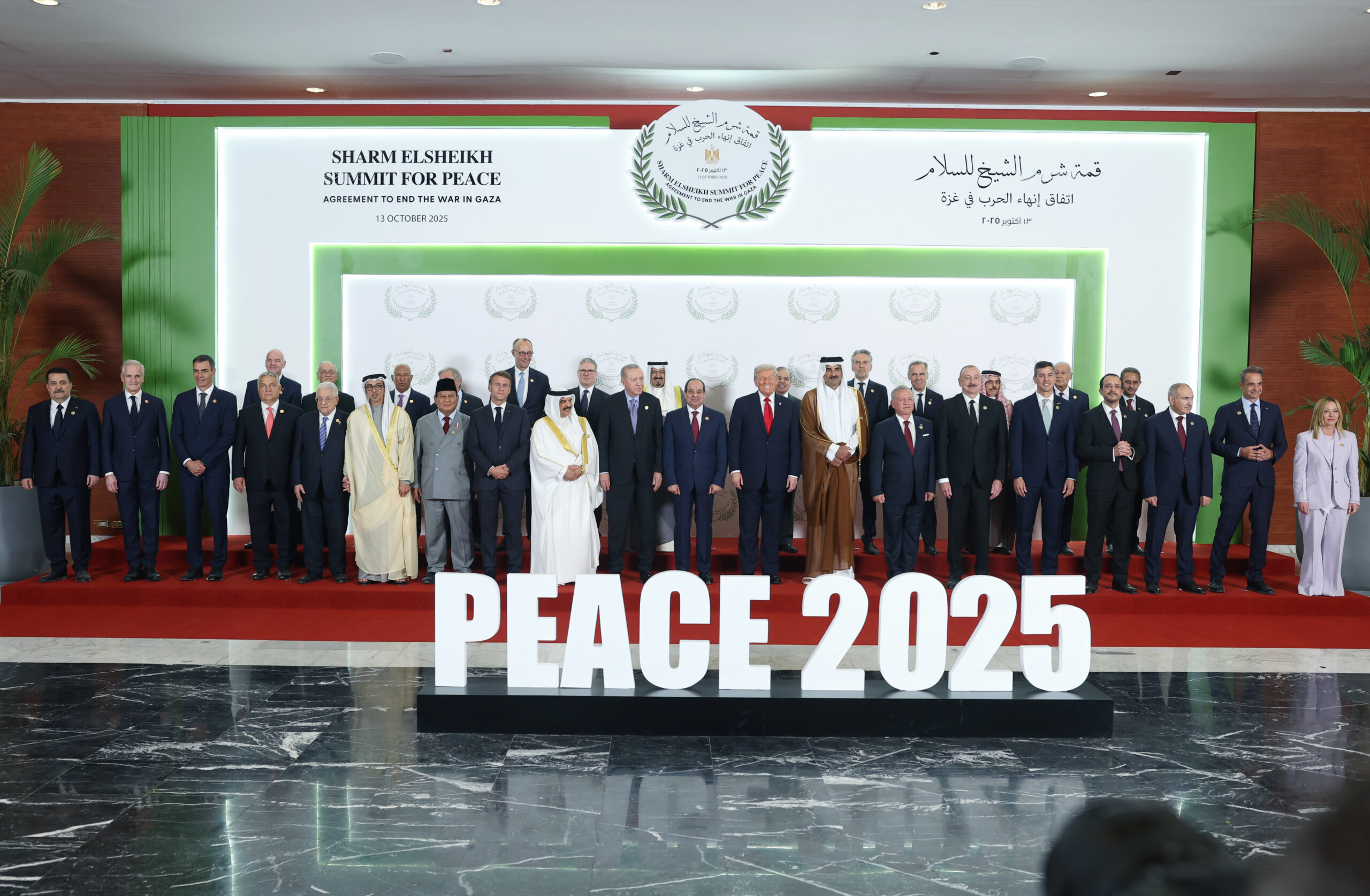 Cumhurbaşkanı Erdoğan, Şarm El Şeyh’teki Barış Zirvesi’nde Aile Fotoğrafında Yer Aldı