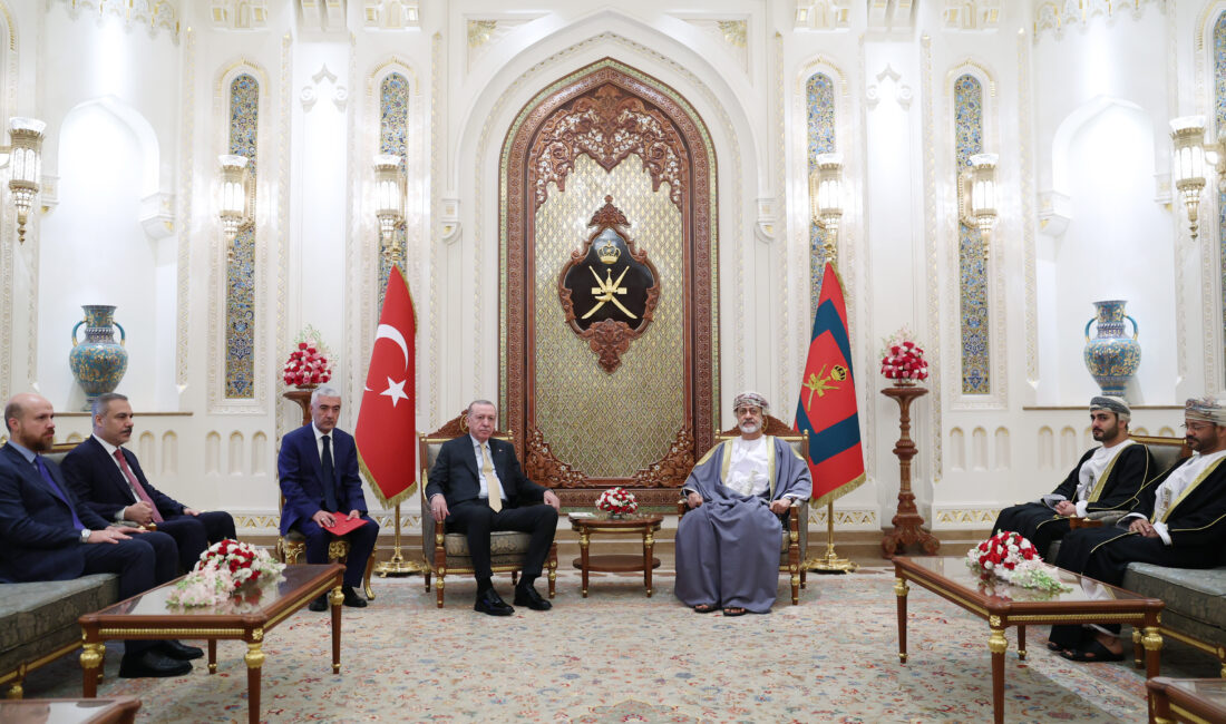 Cumhurbaşkanı Erdoğan, Umman Sultanı Heysem Bin Tarık İle Al Alam Sarayı’nda Görüştü UMMAN / TEKHA Cumhurbaşkanı