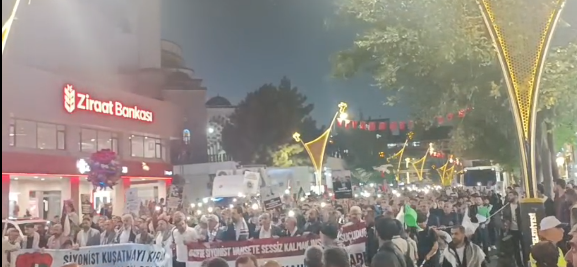 Bingöl’de Binlerce Kişi Filistin’e Destek İçin Yürüdü