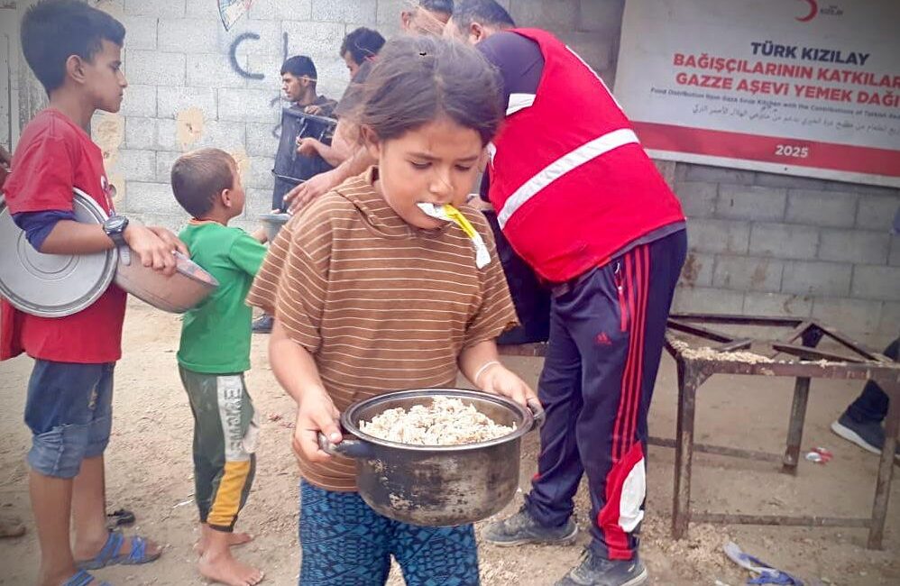 Türk Kızılay, Gazze’de Her Gün 21 Bin Kişiye Sıcak Yemek Ulaştırıyor GAZZE / TEKHA Gazze’de
