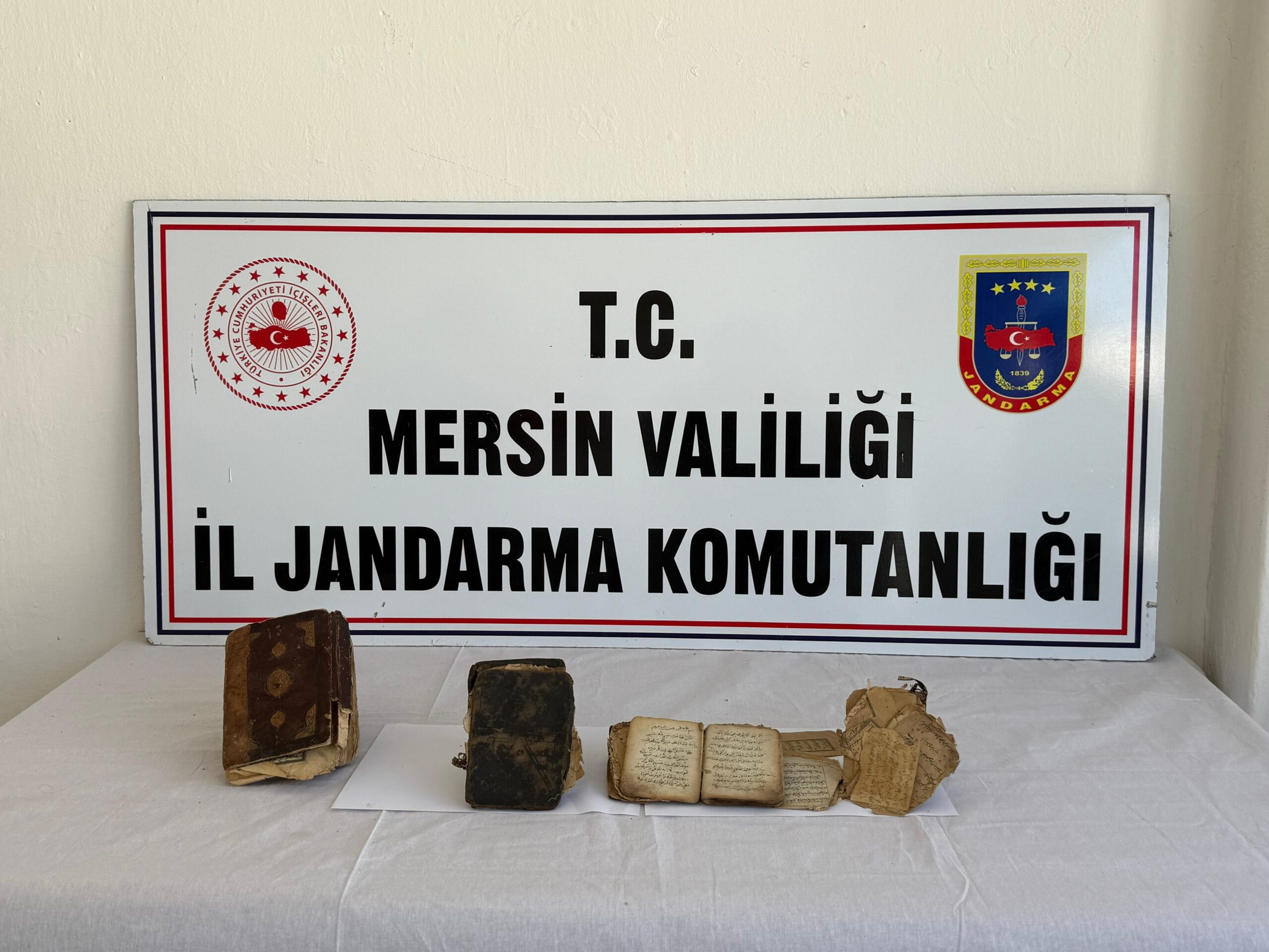 Mersin’de Tarihi Eser Operasyonu: 4 El Yazması Kur’an-ı Kerim Ele Geçirildi