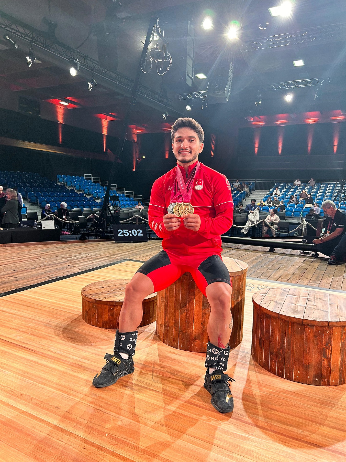 Milli Halterci Muhammed Furkan Özbek, Rekorla Dünya Şampiyonu Oldu