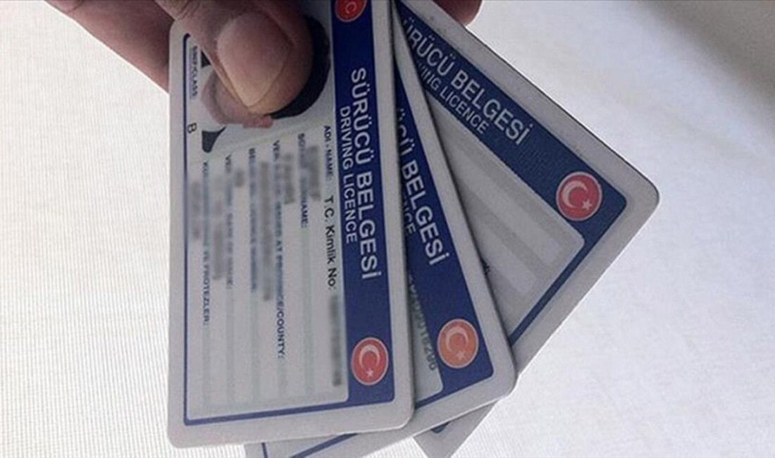 Eski Tip Ehliyetler İçin Son Tarih 31 Ekim 2025: Yenilemeyenlerin Belgeleri Geçersiz Olacak ANKARA/TEKHA Eski tip sürücü