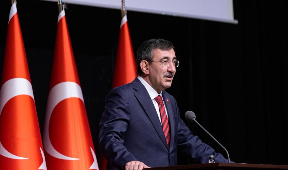 Yılmaz: “Dünya ekonomisi yönünü ararken Türkiye kararlılıkla yoluna devam ediyor” ANKARA/TEKHA Cumhurbaşkanı Yardımcısı Cevdet