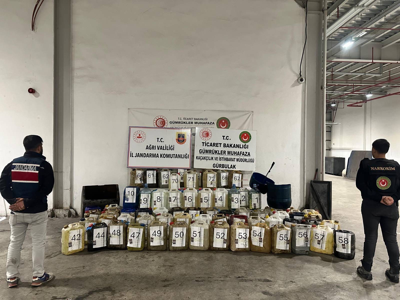 Ağrı’da Otobüs’de 1 ton 167 kilogram Sıvı Metamfetamin ele geçirildi.