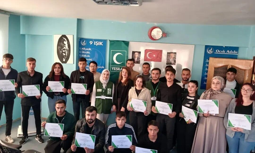Kars Yeşilay’dan Ülkü Ocakları’nda Bağımlılıkla Mücadele Eğitimi CEM DAŞDELEN- KARS /