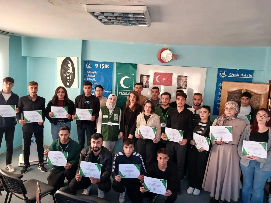 Kars Yeşilay’dan Ülkü Ocakları’nda Bağımlılıkla Mücadele Eğitimi
