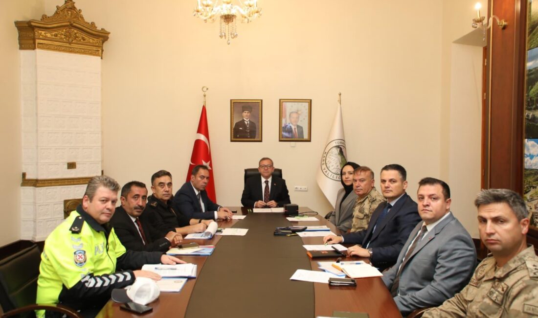 Kars Valisi Ziya Polat, Karayollarındaki Hız Sınırlamaları Toplantısına Katıldı CEM DAŞDELEN- KARS /
