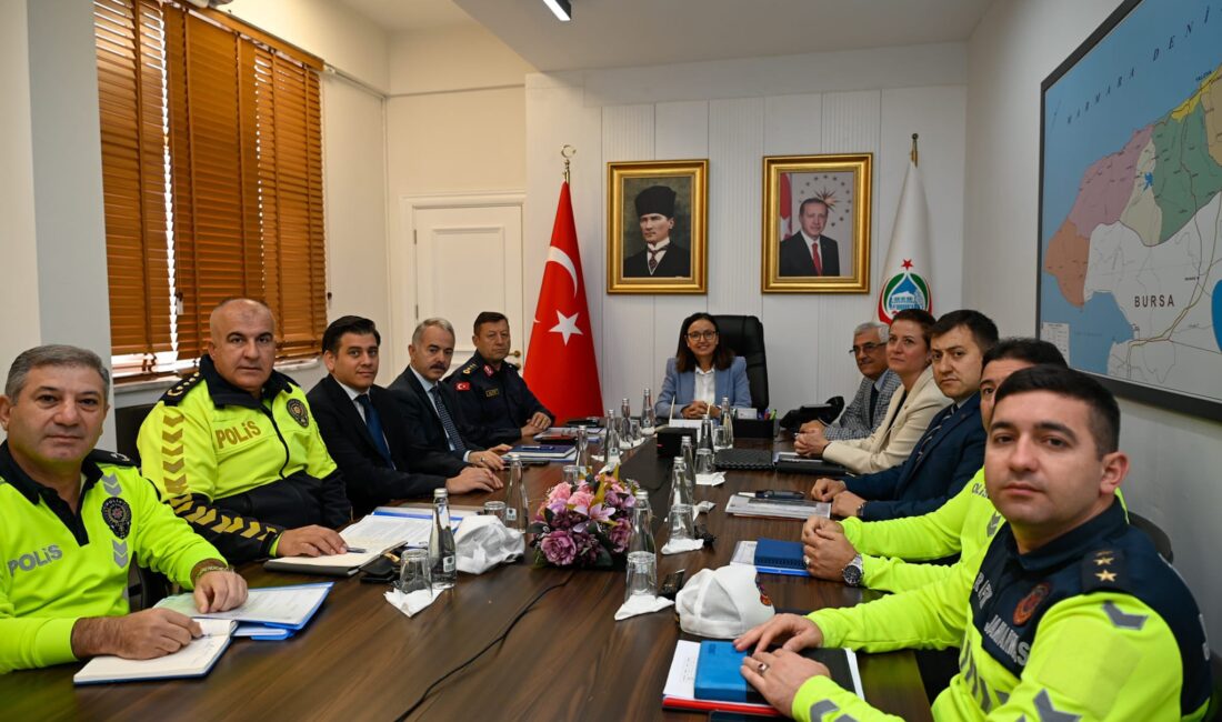 Vali Dr. Hülya Kaya, Karayolu Trafik Güvenliği Toplantısına Katıldı Yalova Valisi Dr. Hülya