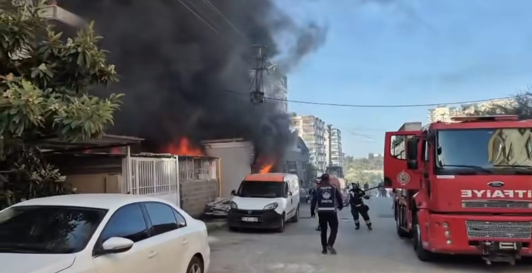 Belen’de Oto Galeri Yangını: 2 Ölü
