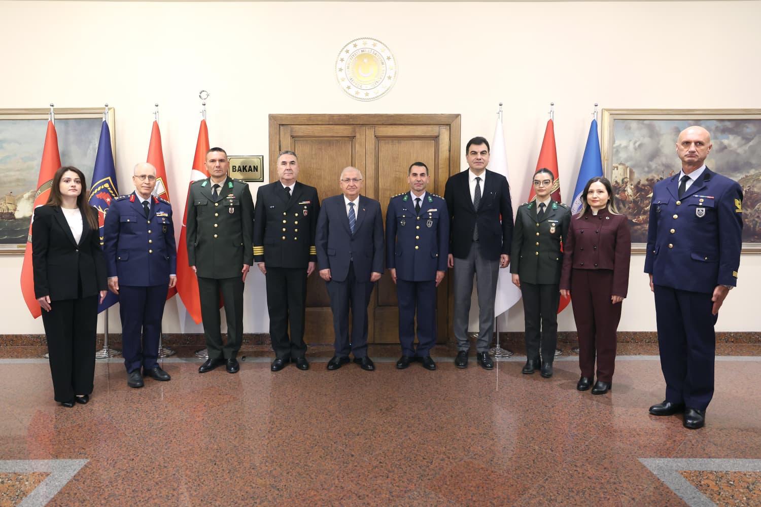 Milli Savunma Bakanı Güler, 24 Kasım Öğretmenler Günü’nde Bakanlıktaki Öğretmenleri Kabul Etti