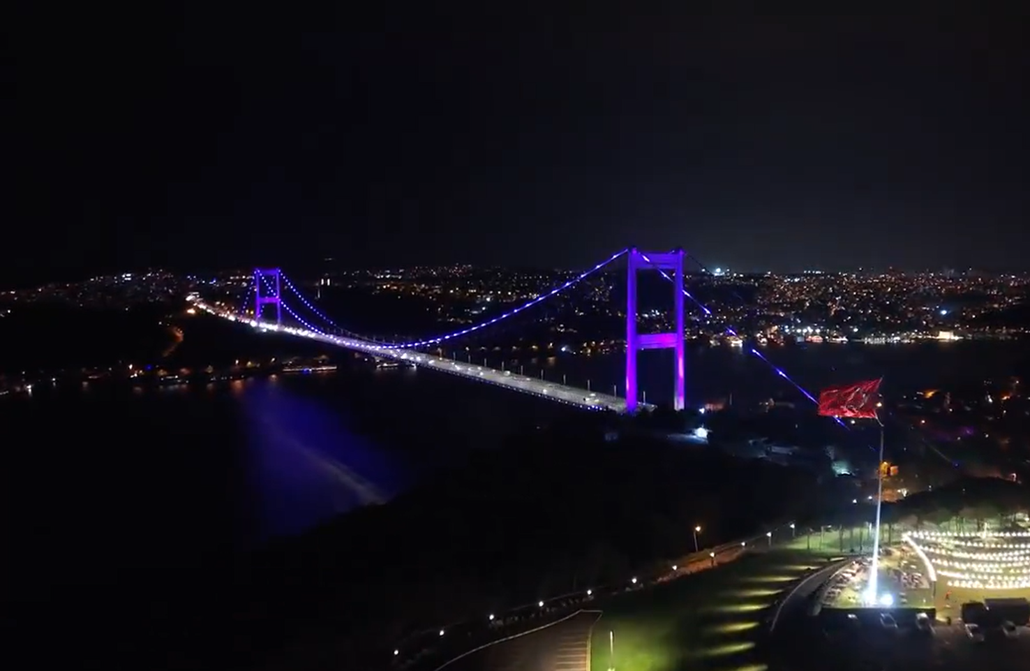 Fatih Sultan Mehmet Köprüsü, Prematüre Hastalığına Dikkat Çekmek İçin Mor Işıklarla Aydınlatıldı