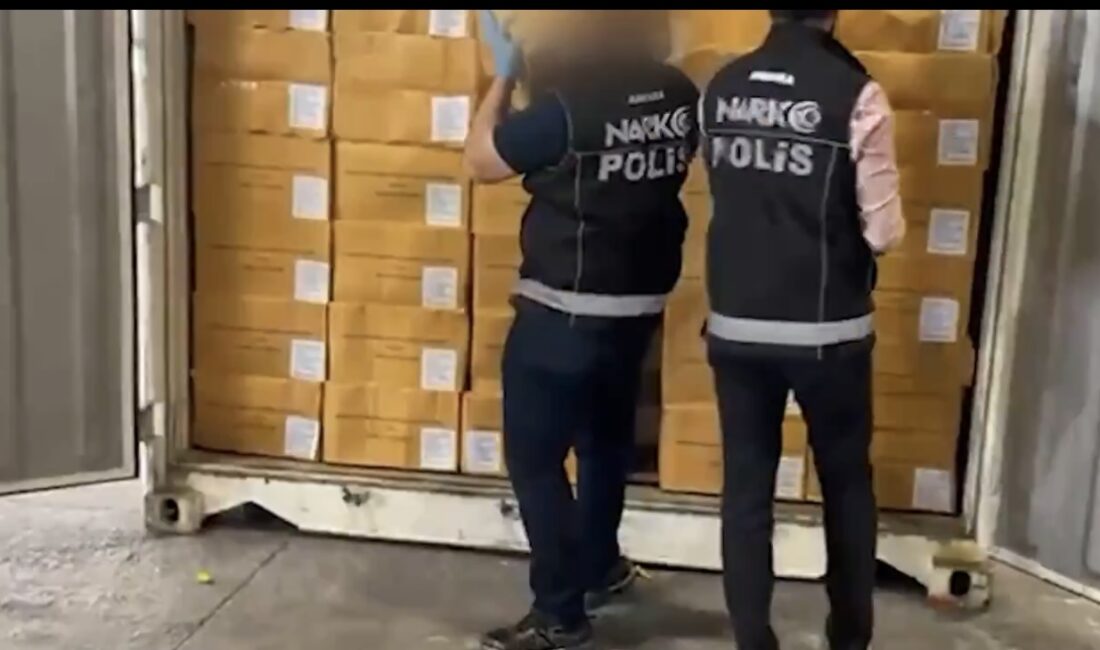 Bakan Yerlikaya Duyurdu: Derince Limanı’nda 1 Ton 508 Kilogram Skunk Ele Geçirildi İçişleri Bakanı Ali Yerlikaya,