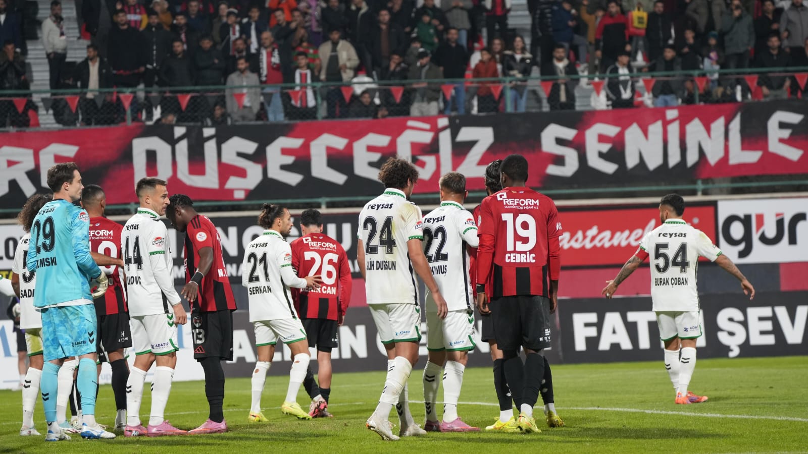 Van Spor FK, Sakaryaspor’u 3-2 Mağlup Ederek Üst Sıralar İçin Umutlandı
