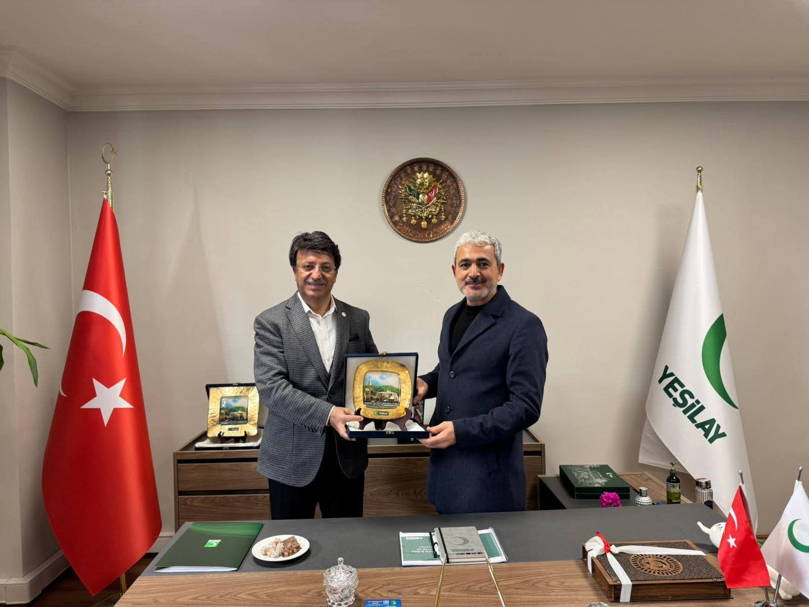 Milletvekili Türkmenoğlu’ndan Yeşilay Van Şubesine Ziyaret