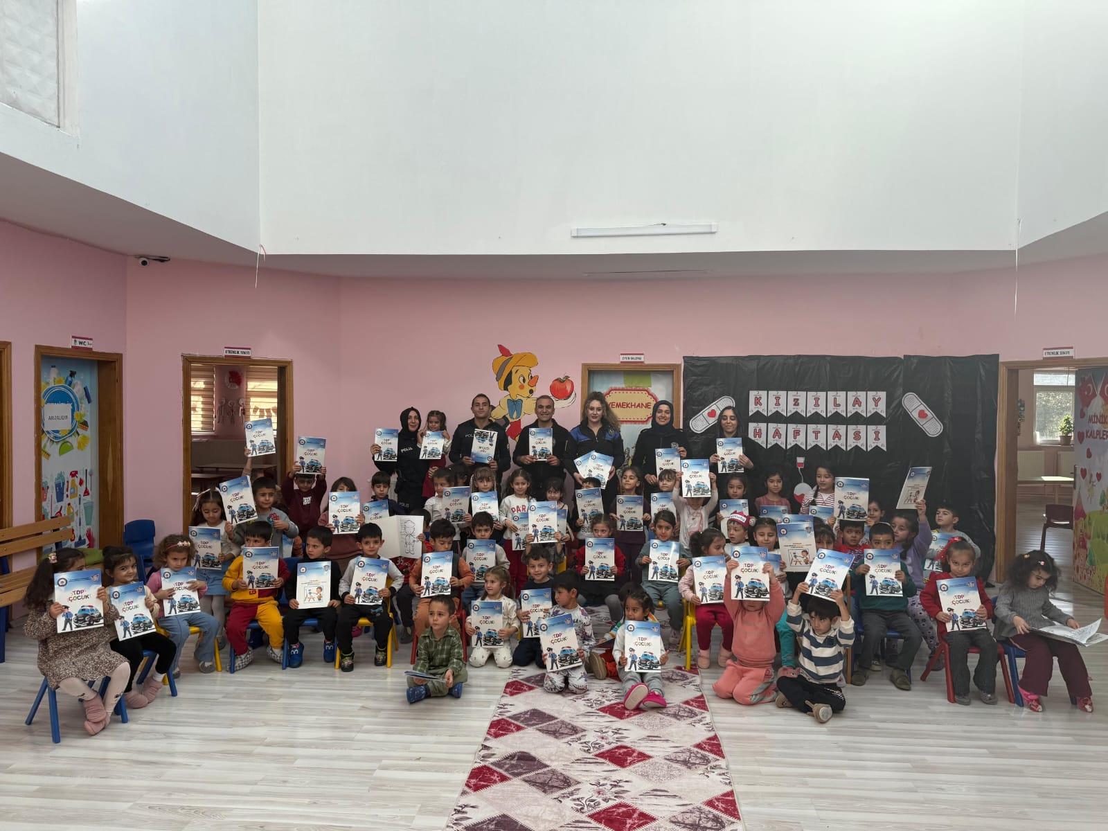 Kars’ta Minik Öğrencilere “Geleceğe Emniyetli Adımlar” Eğitimi