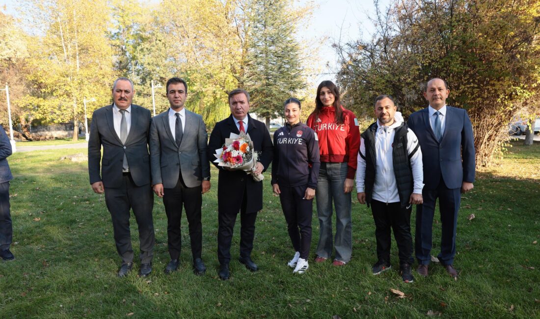 Erzincanlı millî güreşçiler Elvira