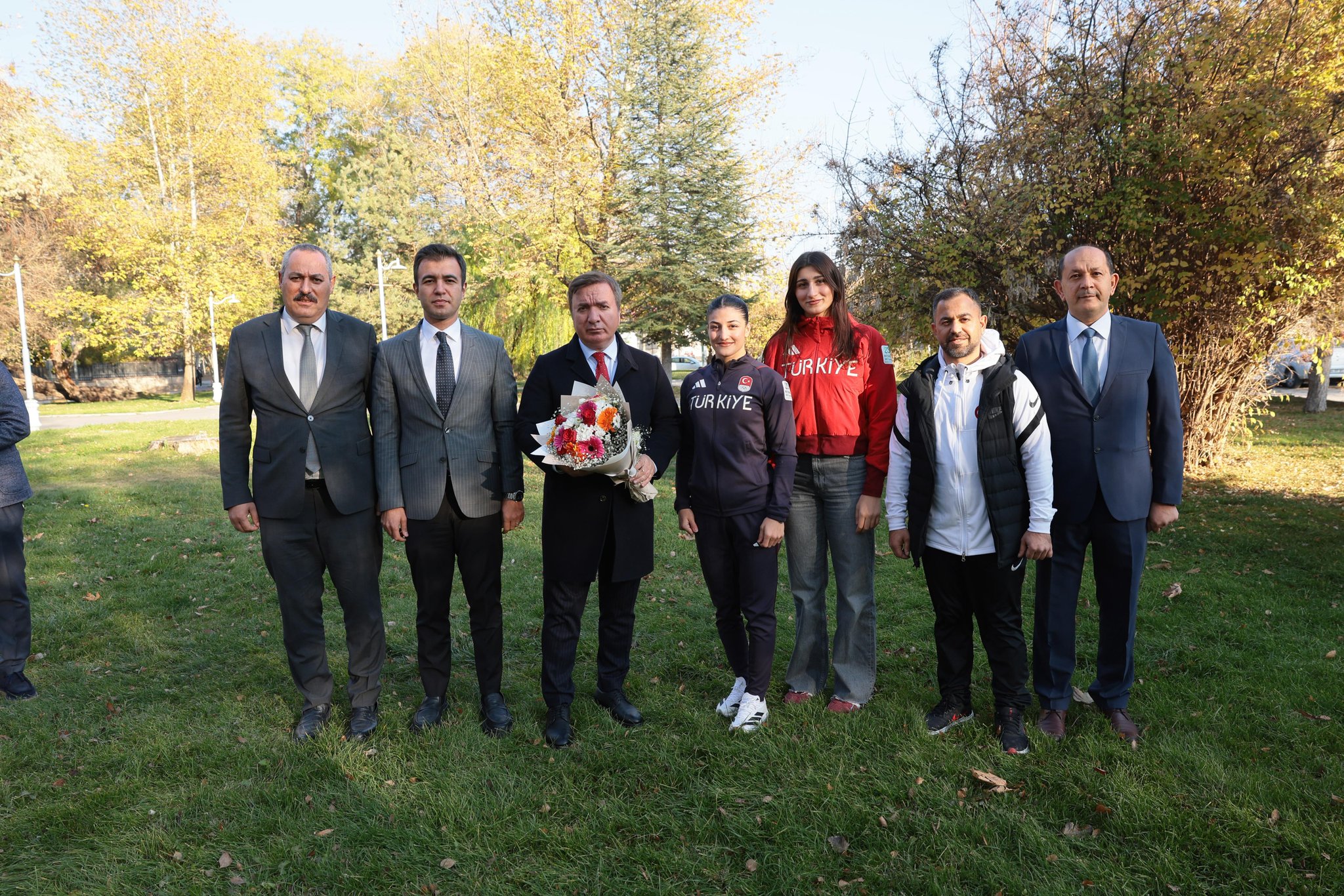 Erzincanlı Millî Güreşçilerden Vali Hamza Aydoğdu’ya Anlamlı Ziyaret