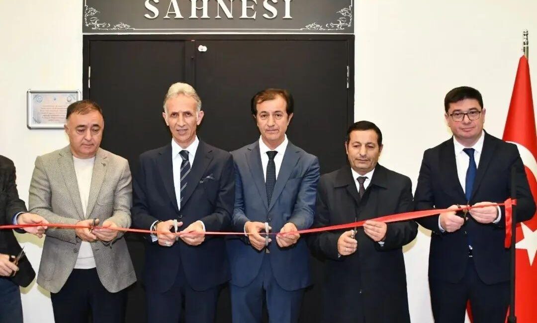 Kafkas Üniversitesi, Türk ve İslam Dünyasının İlk Tiyatro Yazarı “Mirza Fetali Ahunzade Sahnesi”ni Açtı CEM DAŞDELEN- KARS /