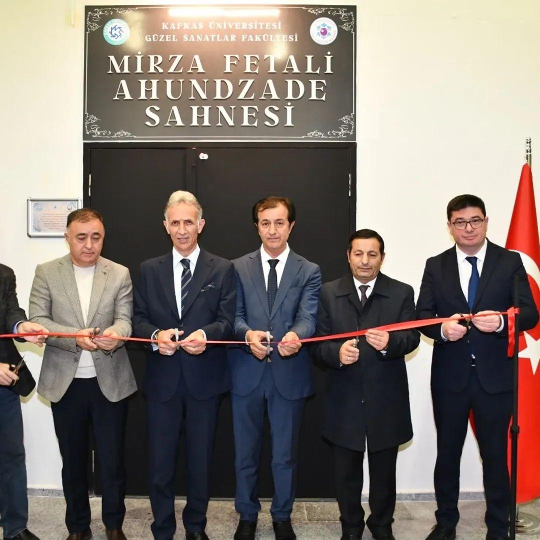 Kafkas Üniversitesi, Türk ve İslam Dünyasının İlk Tiyatro Yazarı “Mirza Fetali Ahunzade Sahnesi”ni Açtı