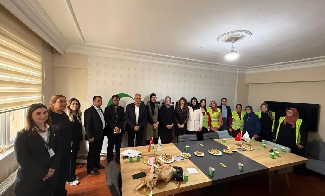 Yeşilay Genel Merkez Kadın Komisyonu Başkanı Ülkenur Büke, Yeşilay Kars Şubesini Ziyaret Etti CEM DAŞDELEN- KARS /
