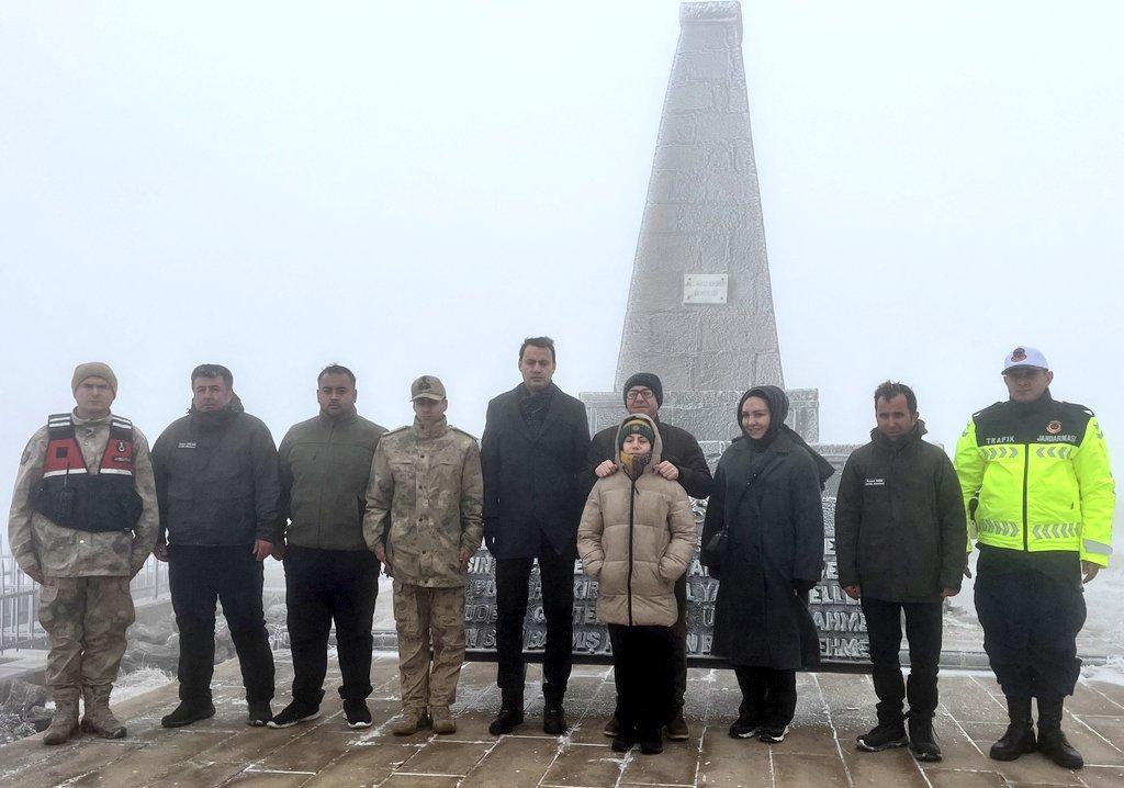 Vali Ziya Polat, Allahuekber Dağları’ndaki Şehitlikleri Ziyaret Etti