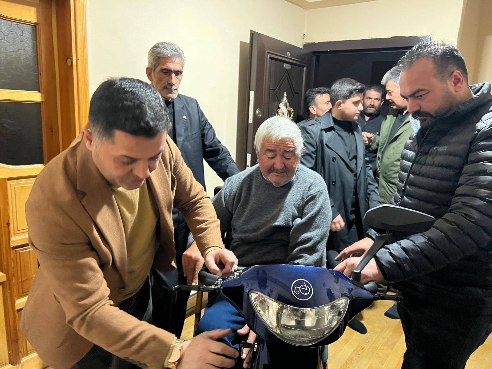 MHP Kars Teşkilatı’ndan Engelli Vatandaşa Akülü Araç Desteği