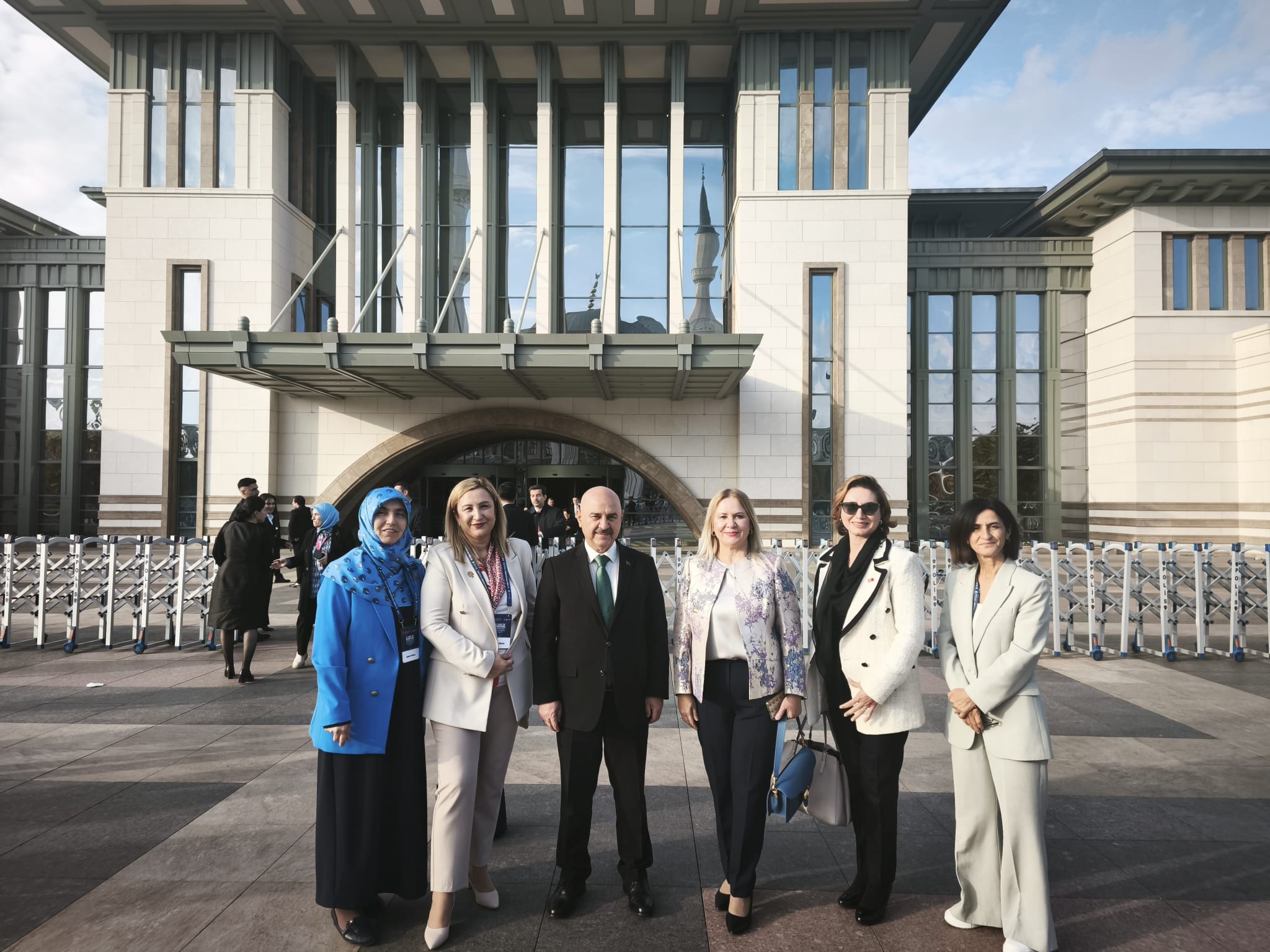 11.Türk Tıp Dünyası Kurultayı’nda DAGEM Müdürü Prof. Dr. Meral Kekeçoğlu’na Teşekkür Belgesi Takdim Edildi
